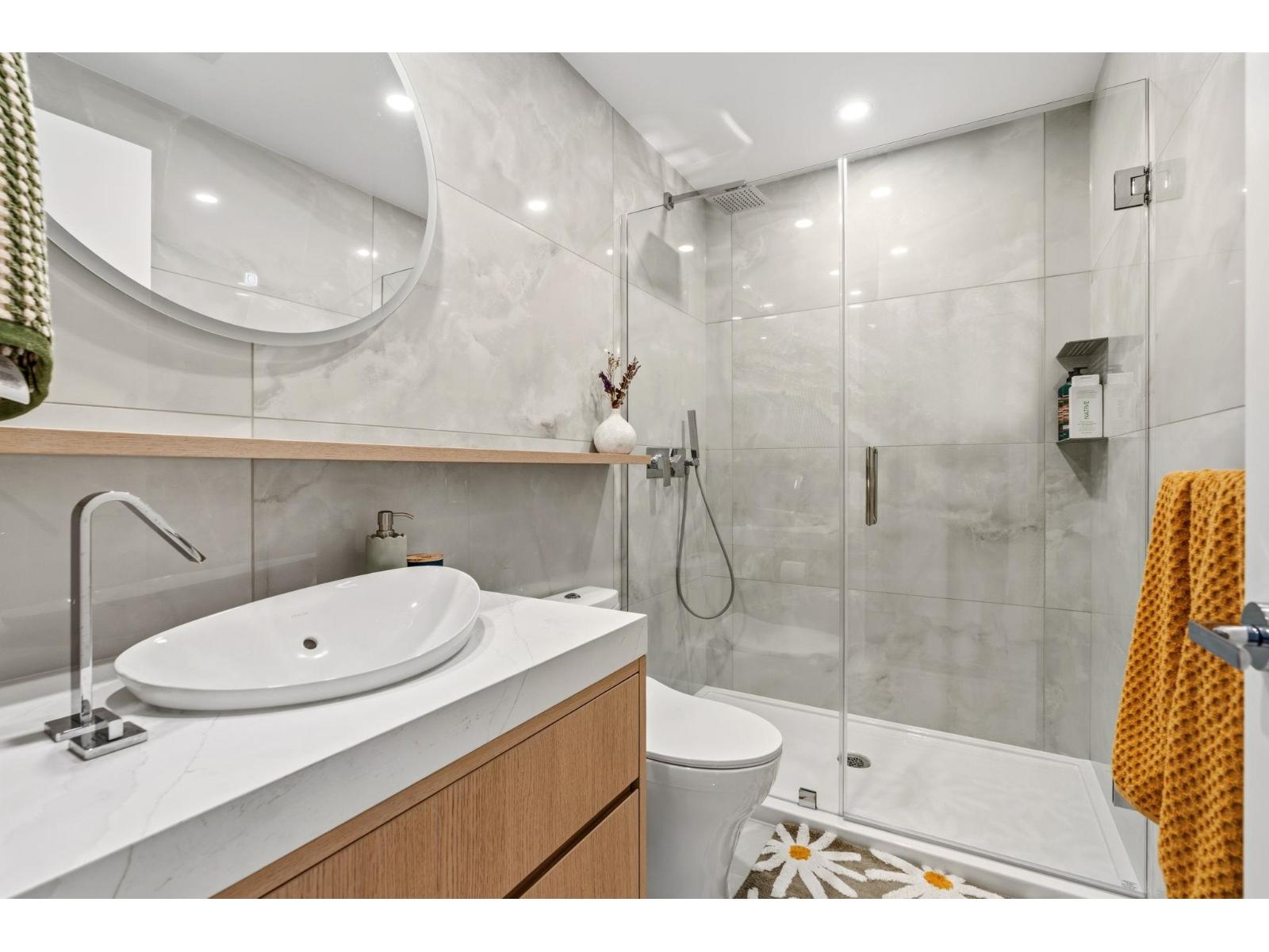 502 1342 Johnston Road Property Photo 17