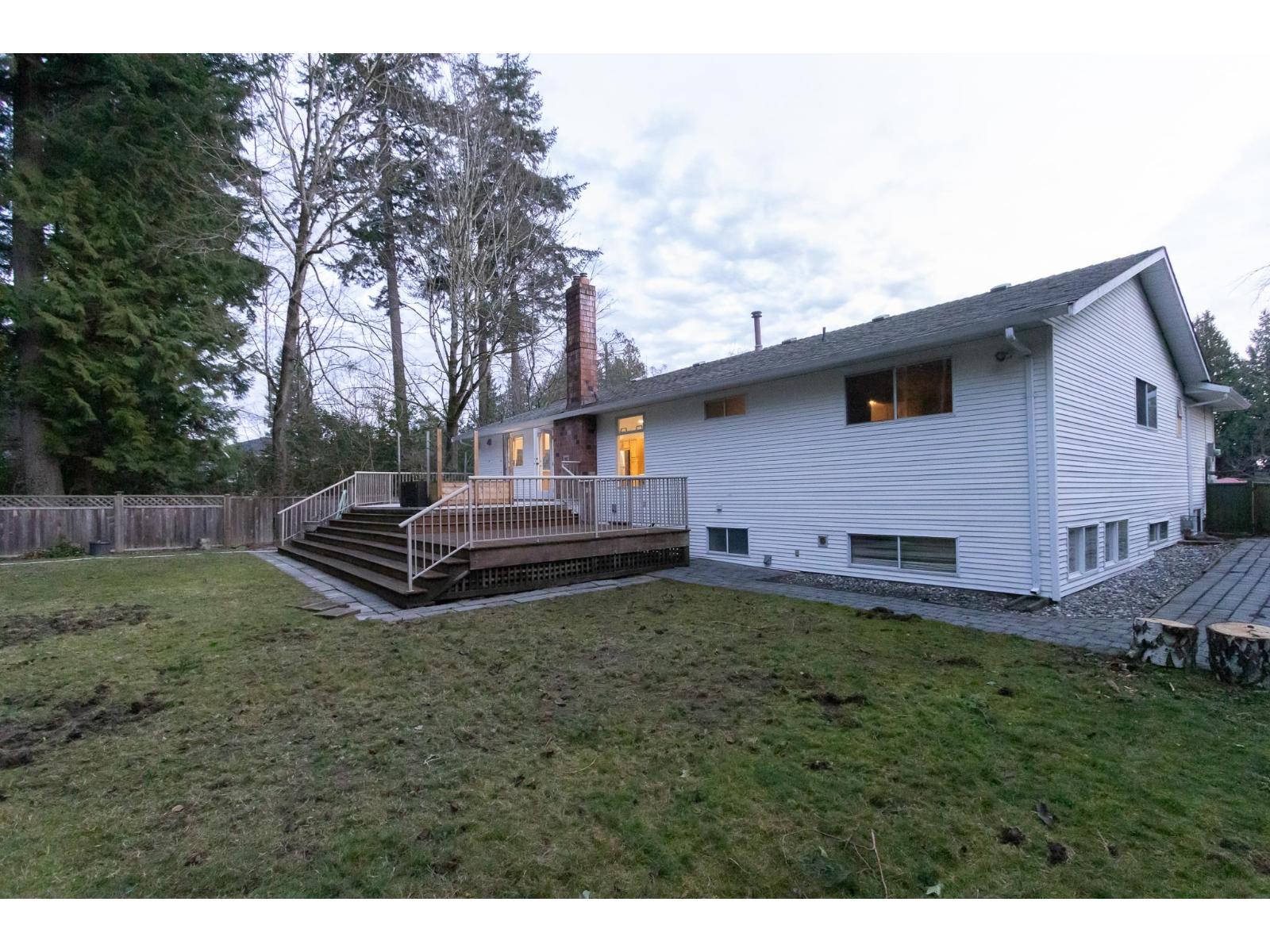 13811 17 Avenue Property Photo 7