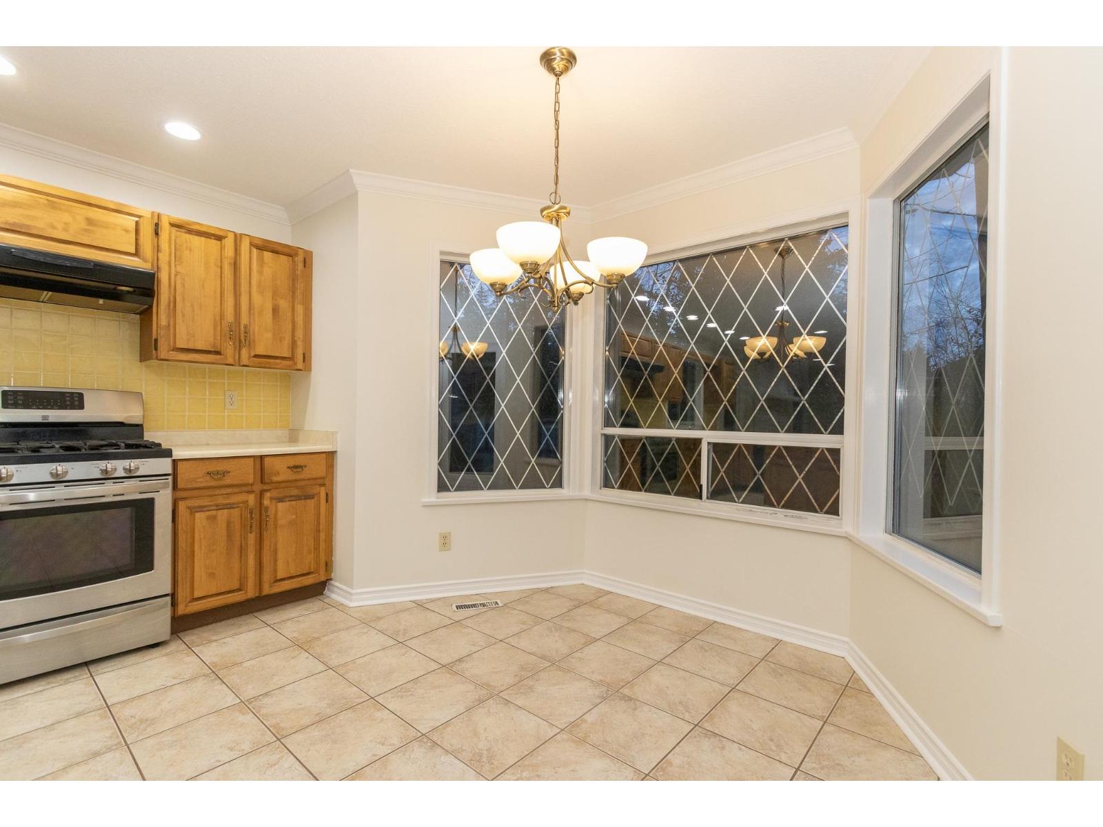 13811 17 Avenue Property Photo 11