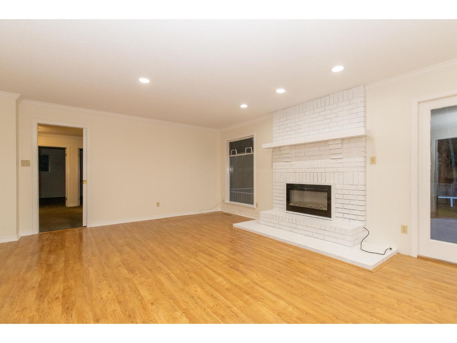 13811 17 Avenue Property Photo 13