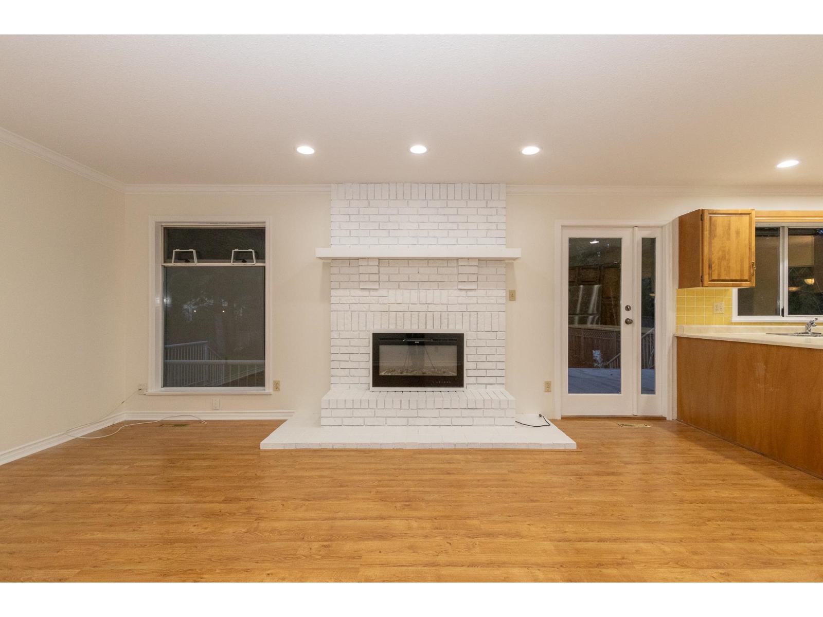 13811 17 Avenue Property Photo 14
