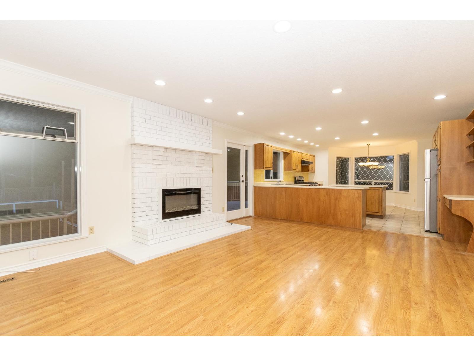 13811 17 Avenue Property Photo 15