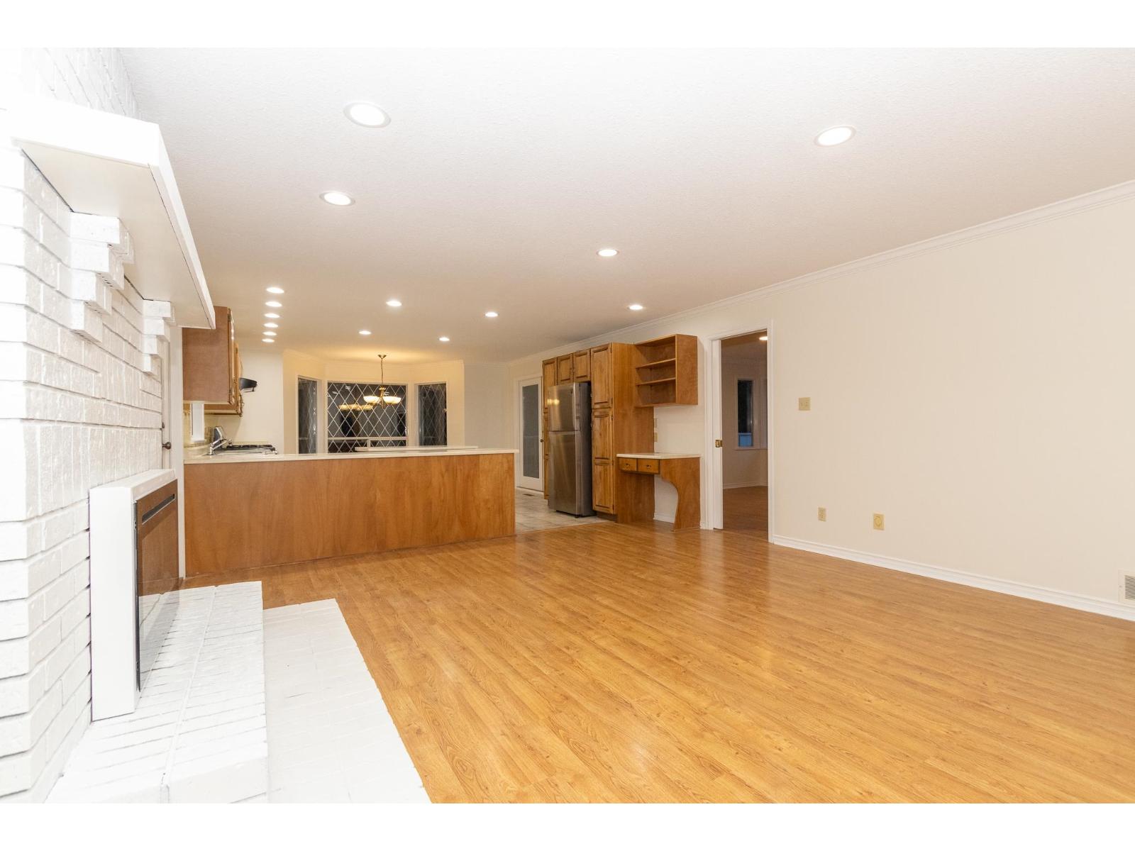 13811 17 Avenue Property Photo 16