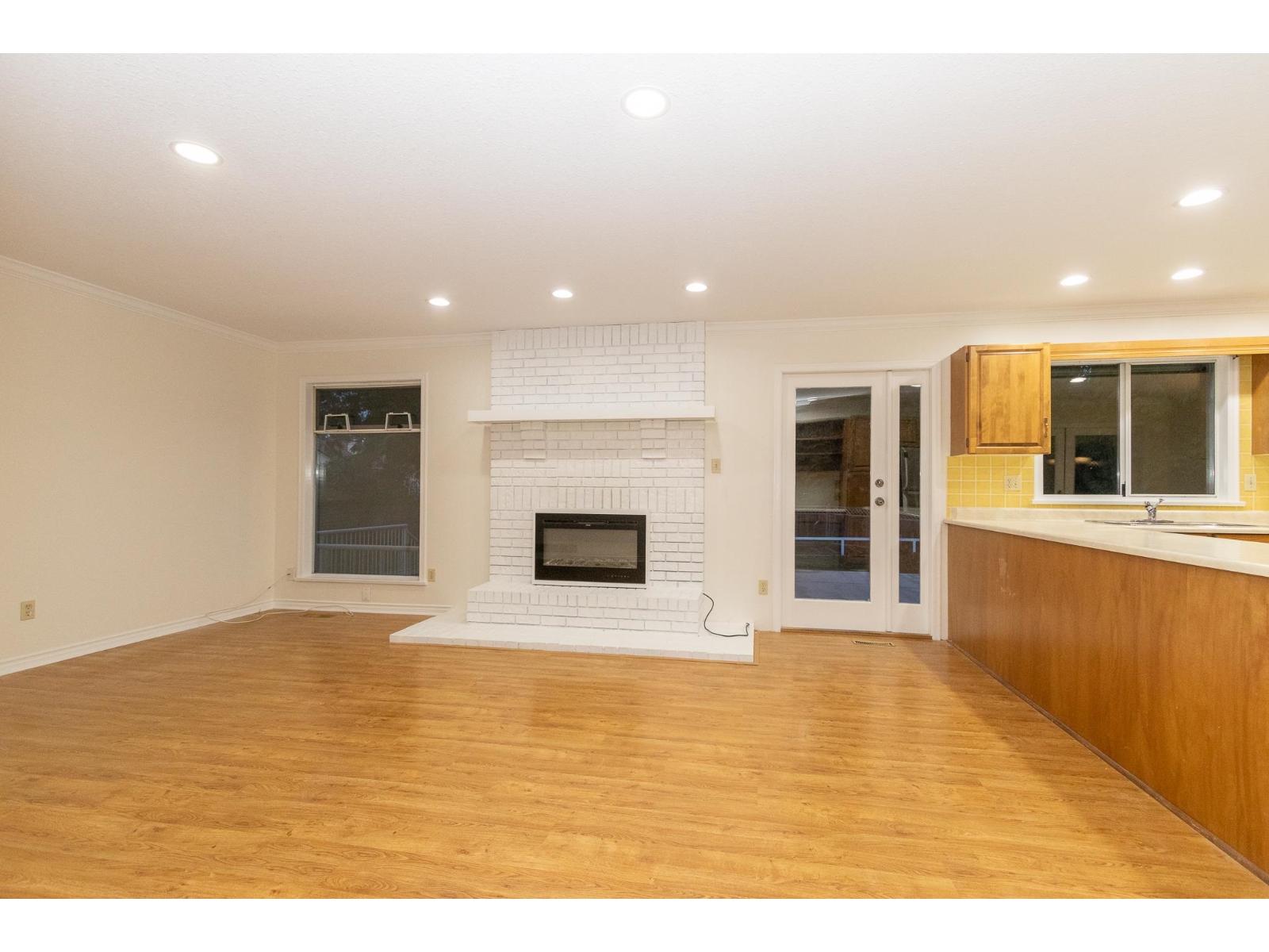 13811 17 Avenue Property Photo 20