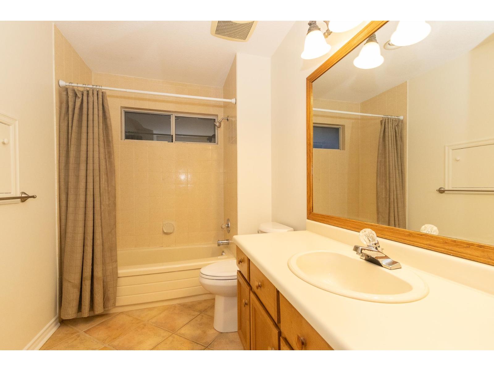 13811 17 Avenue Property Photo 21