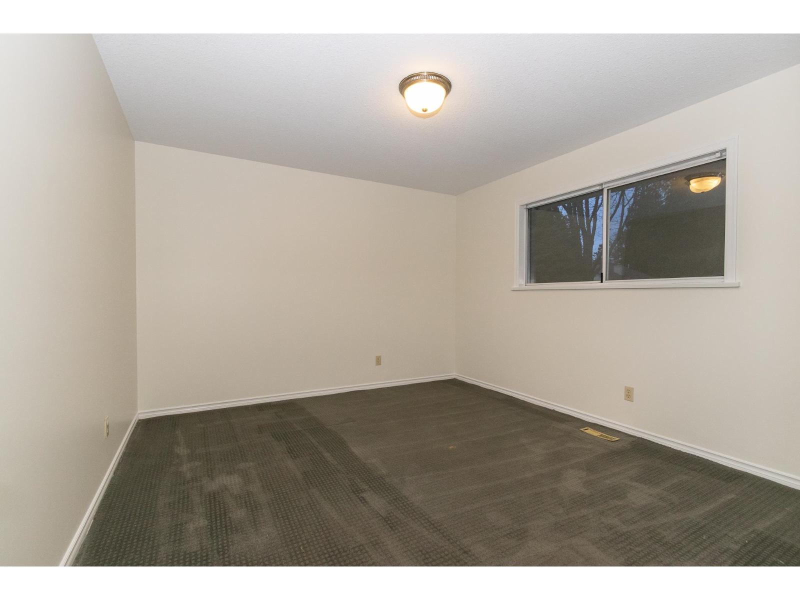 13811 17 Avenue Property Photo 22