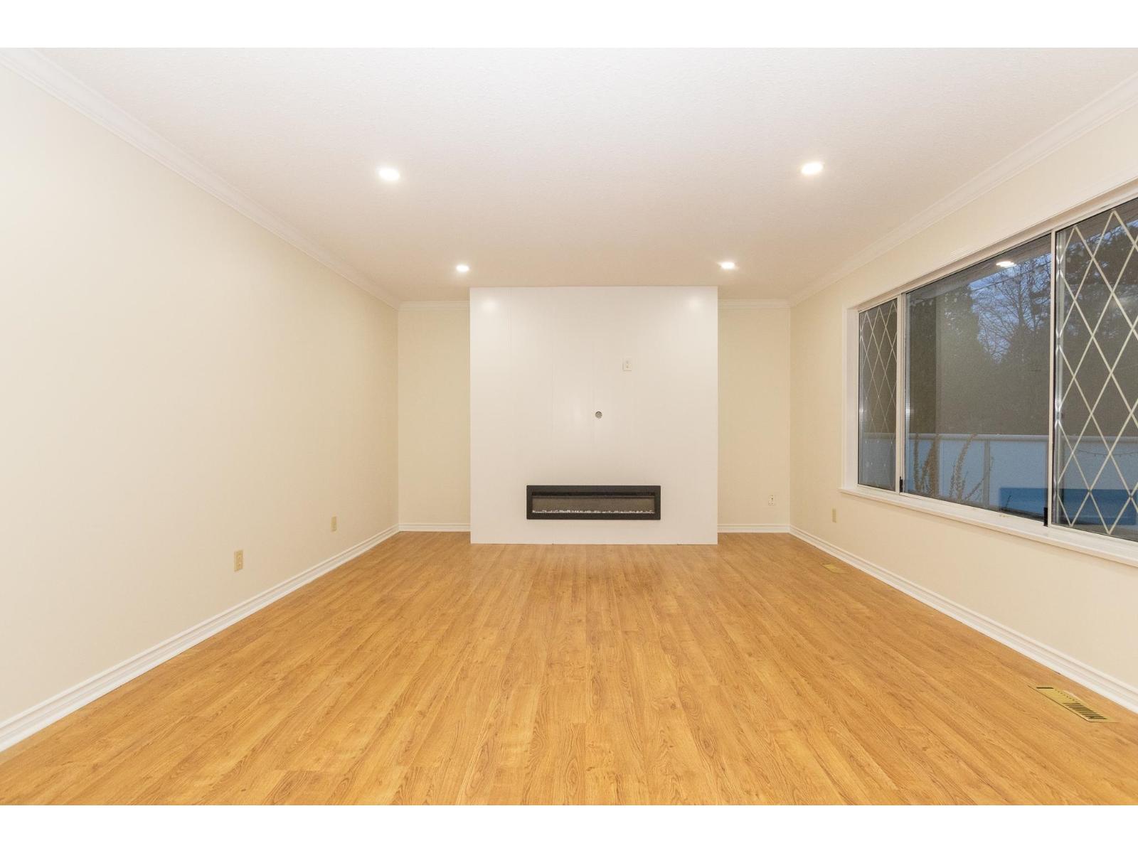 13811 17 Avenue Property Photo 24