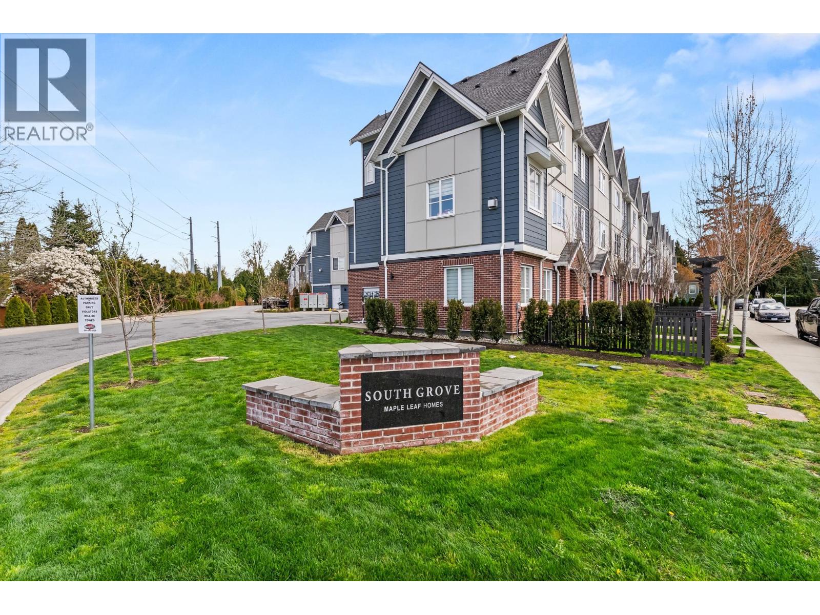 31 5377 8a Avenue Property Photo 1