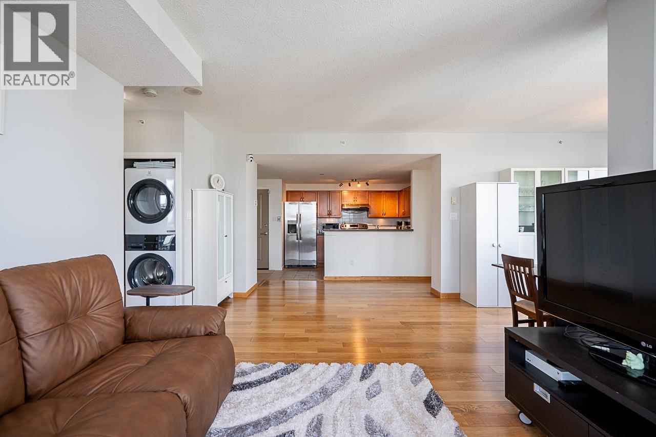 2504 4398 Buchanan Street Property Photo 5