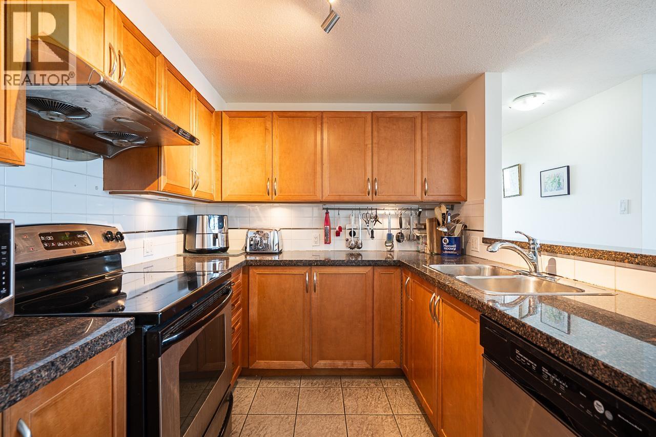 2504 4398 Buchanan Street Property Photo 6