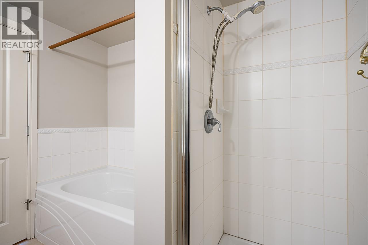 2504 4398 Buchanan Street Property Photo 13