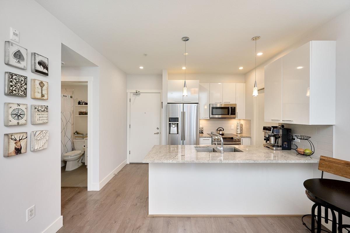 314 20175 53 Avenue Property Photo 3