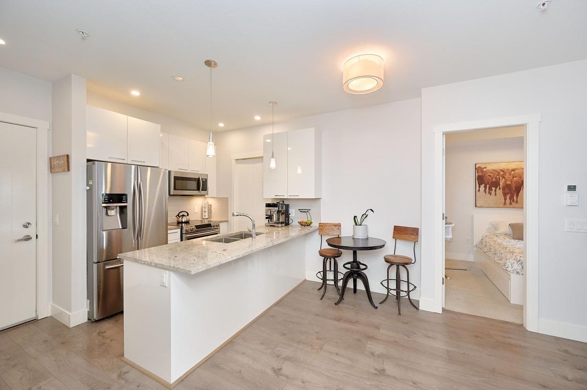 314 20175 53 Avenue Property Photo 10