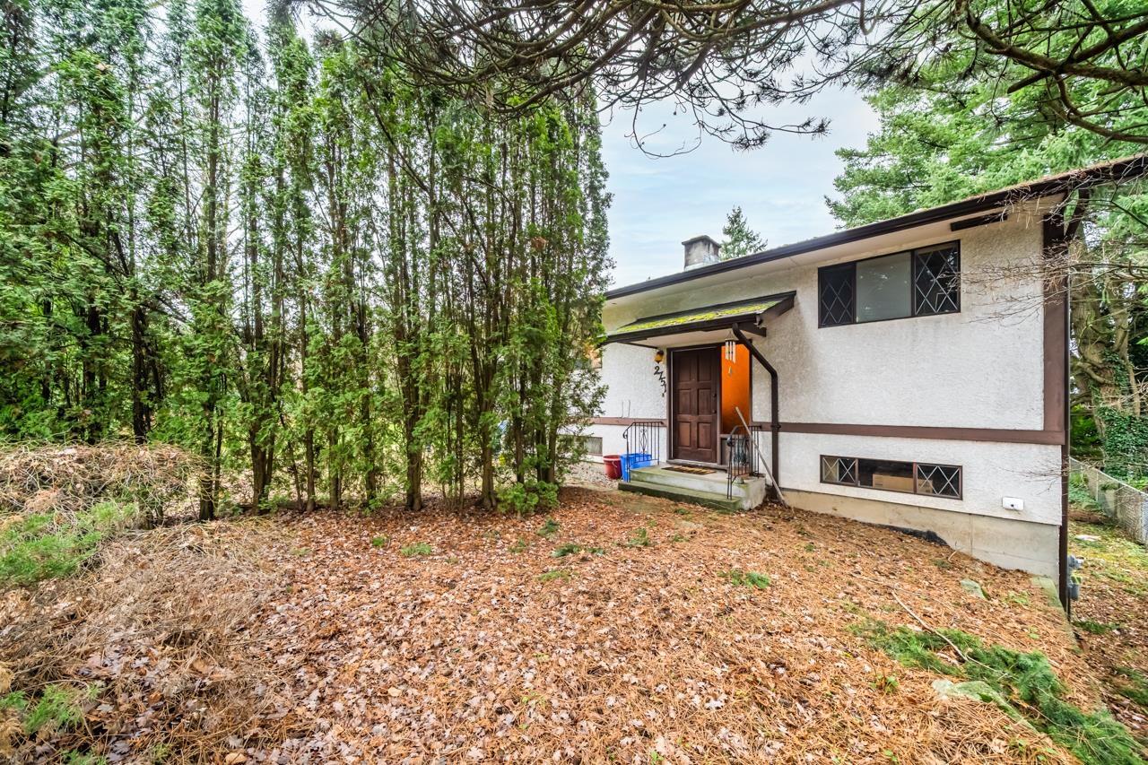 2751 153a Street Property Photo 3