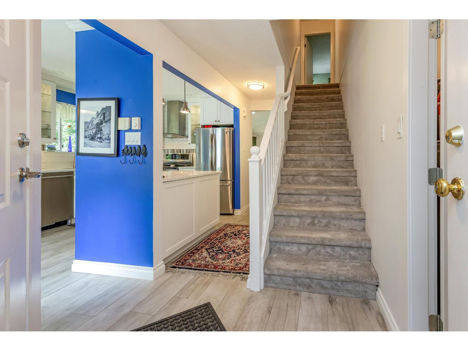 54 6537 138 Street Property Photo 3