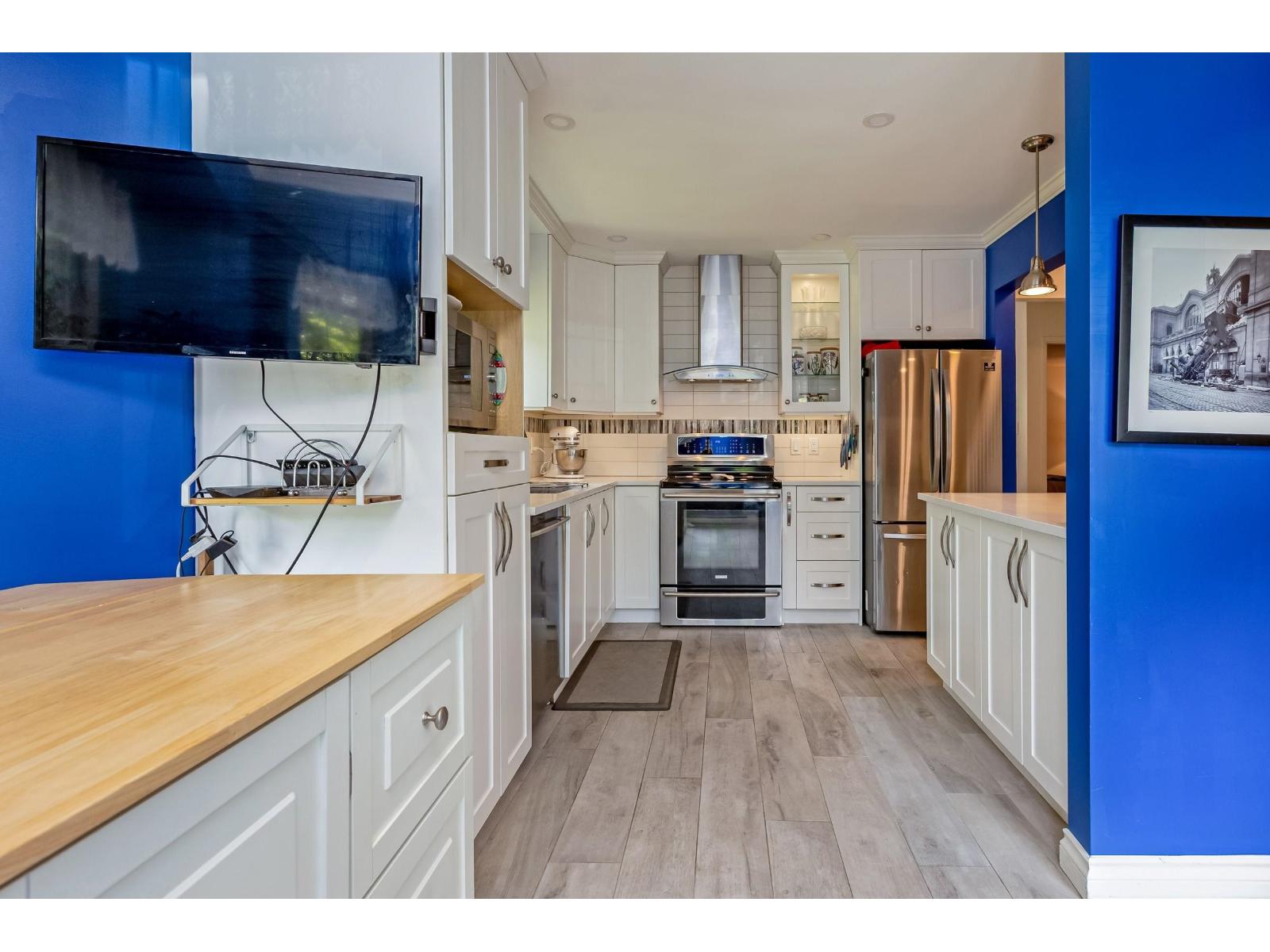 54 6537 138 Street Property Photo 5