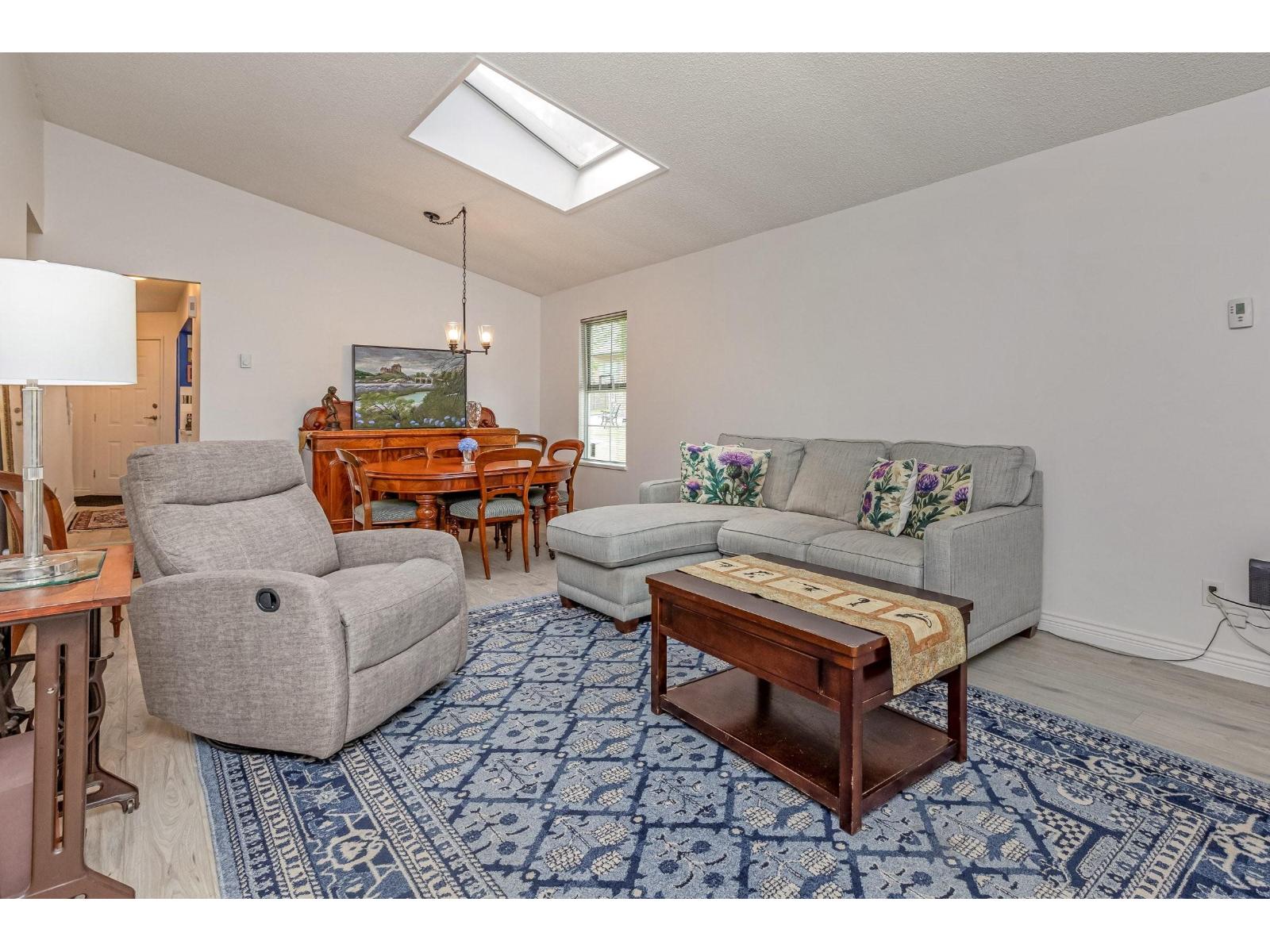 54 6537 138 Street Property Photo 10