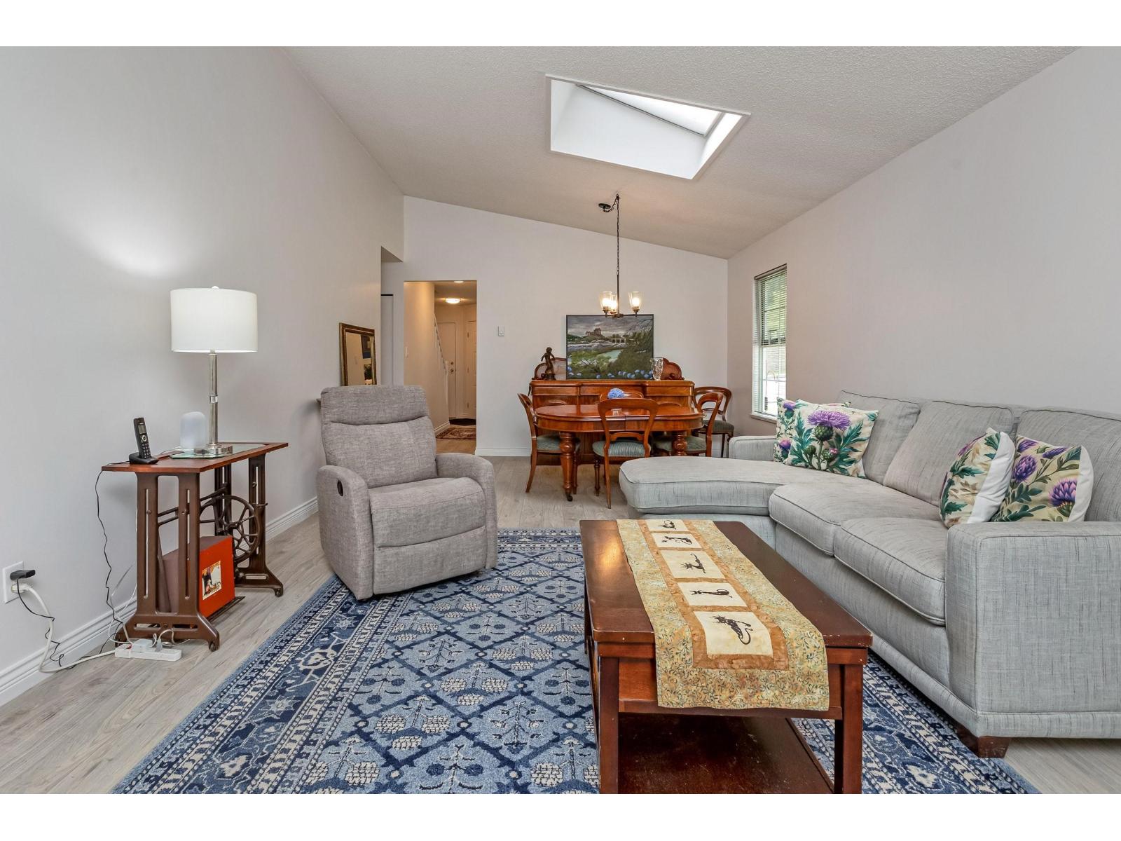 54 6537 138 Street Property Photo 11