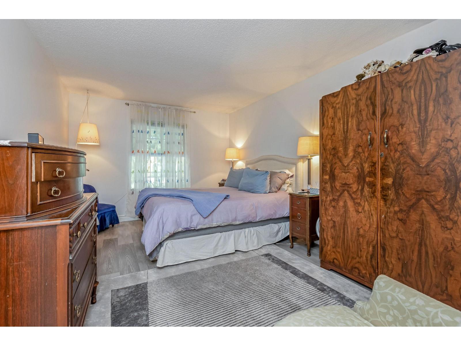 54 6537 138 Street Property Photo 12