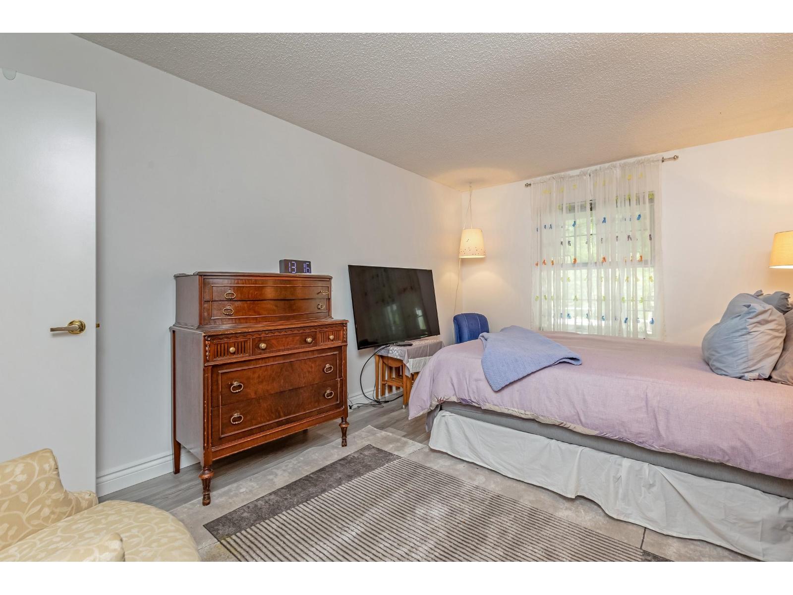 54 6537 138 Street Property Photo 13