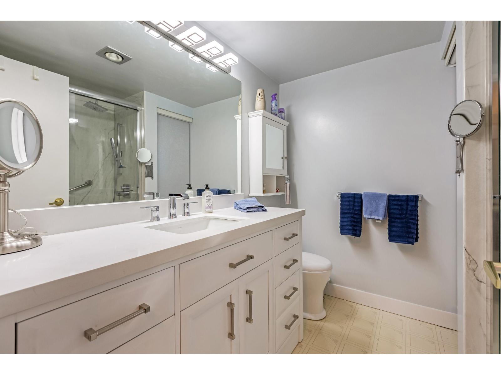 54 6537 138 Street Property Photo 15