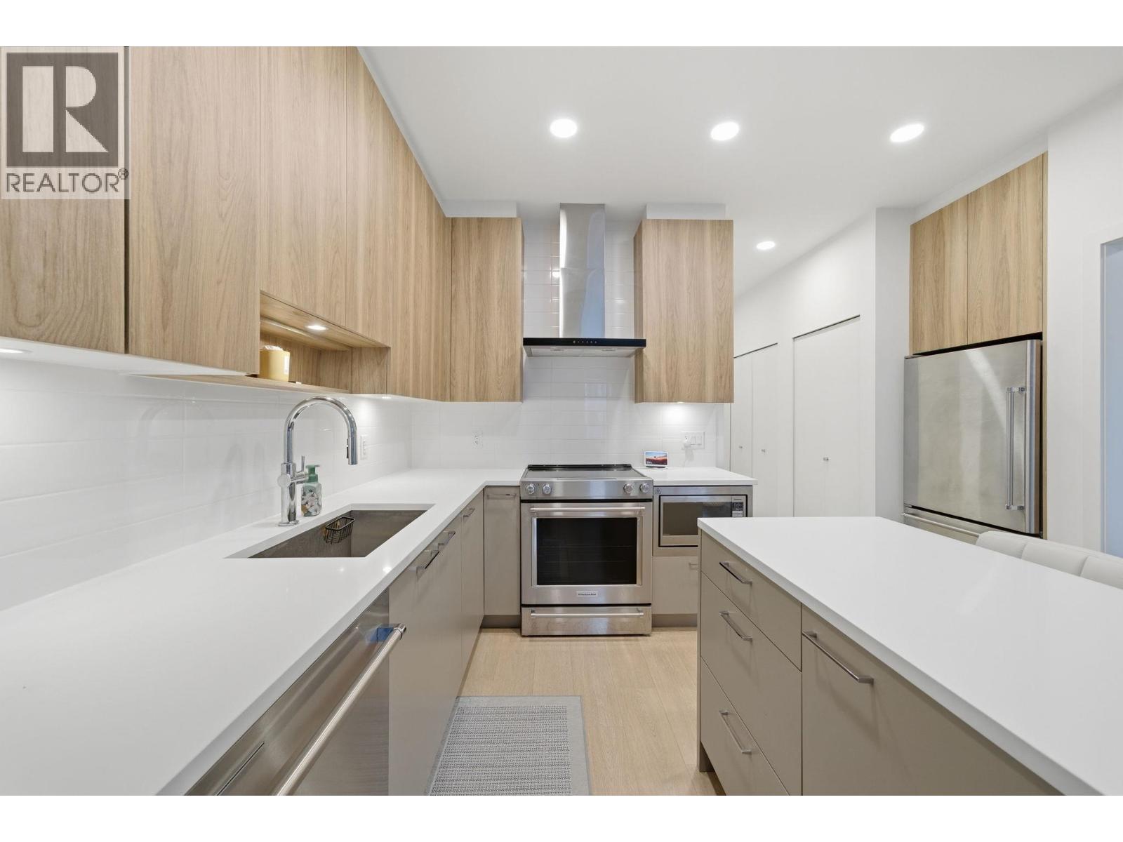 418 7588 16th Street Property Photo 3