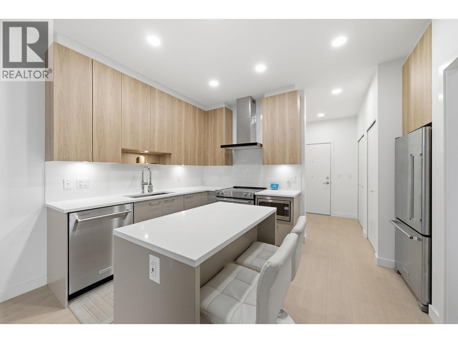 418 7588 16th Street Property Photo 4