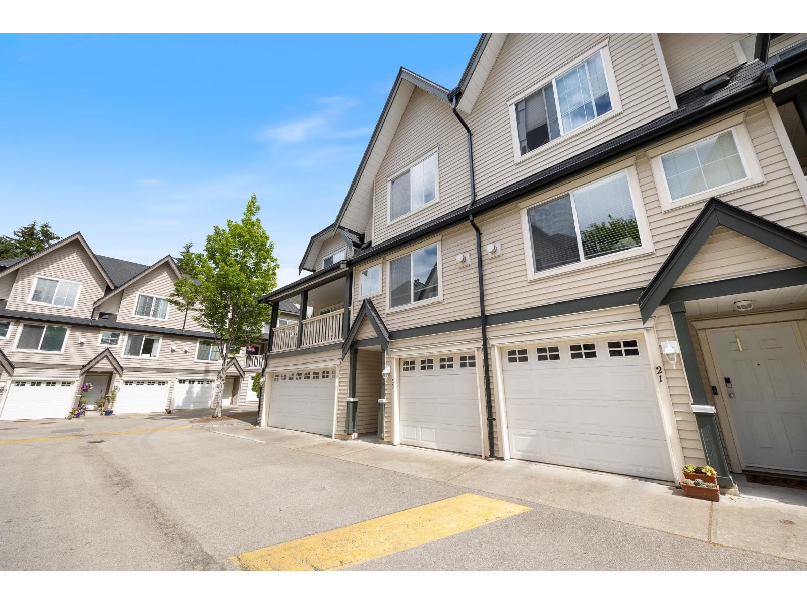 22 15355 26 Avenue Property Photo 2