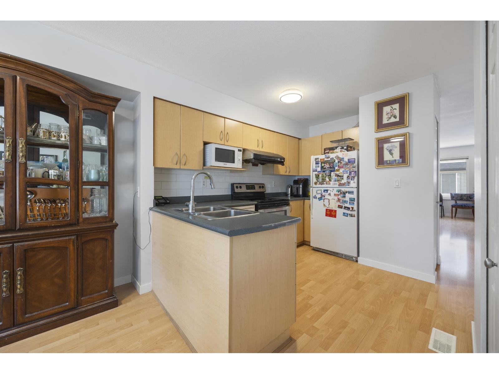22 15355 26 Avenue Property Photo 3
