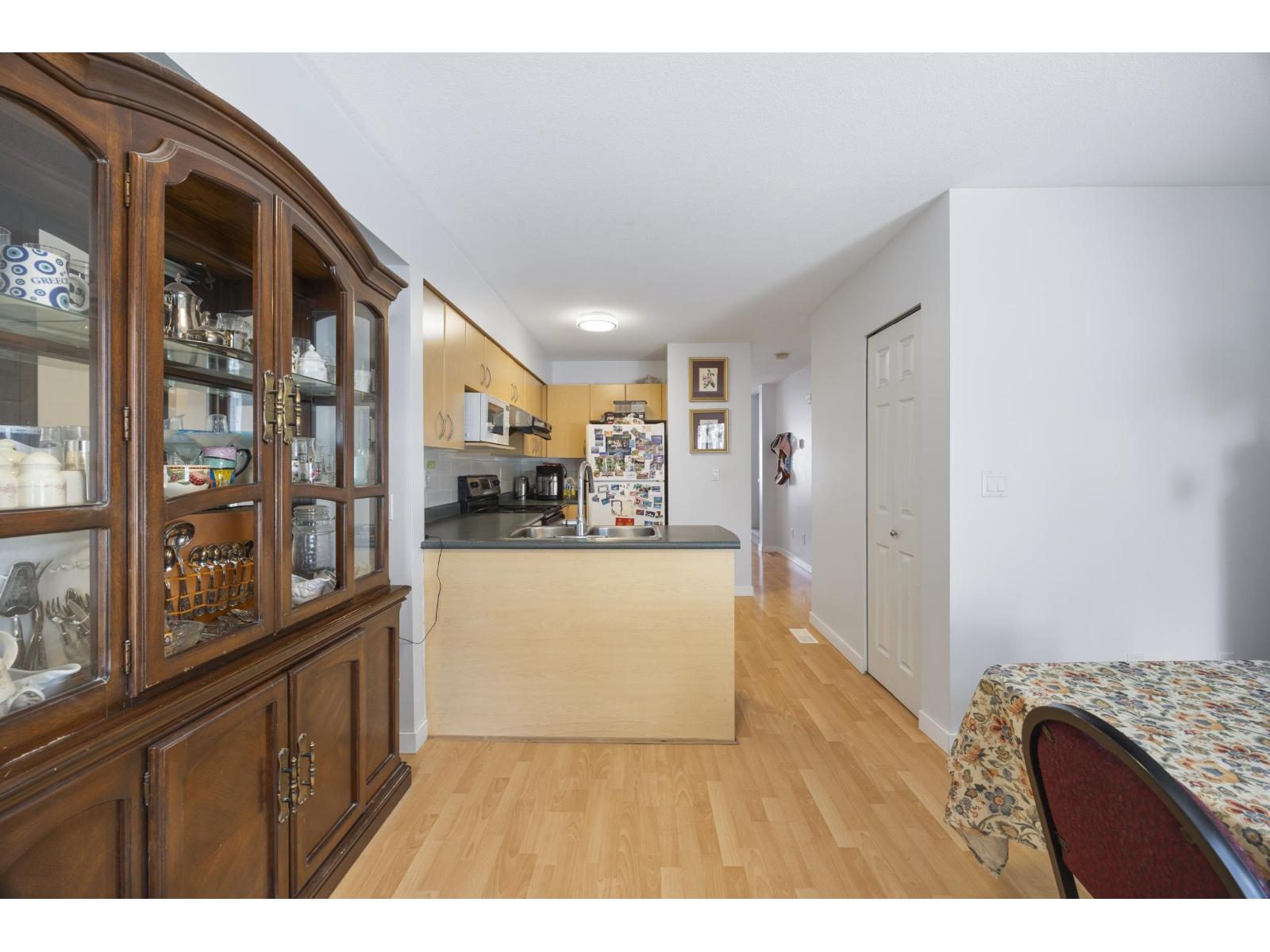 22 15355 26 Avenue Property Photo 6