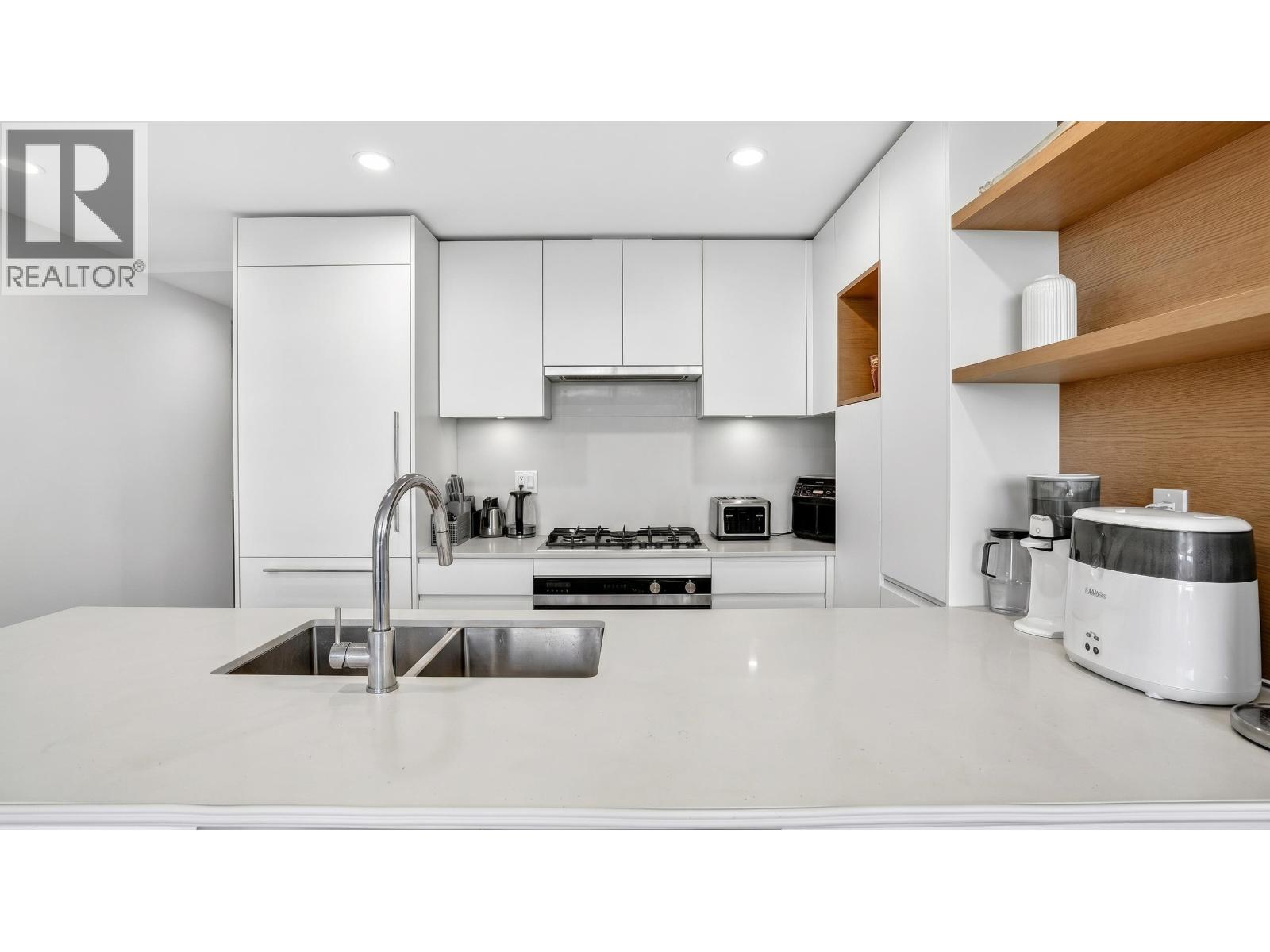3408 2181 Madison Avenue Property Photo 7