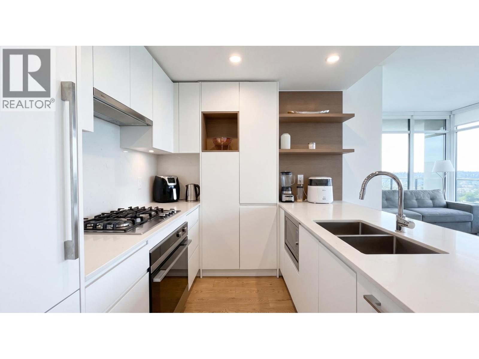 3408 2181 Madison Avenue Property Photo 8