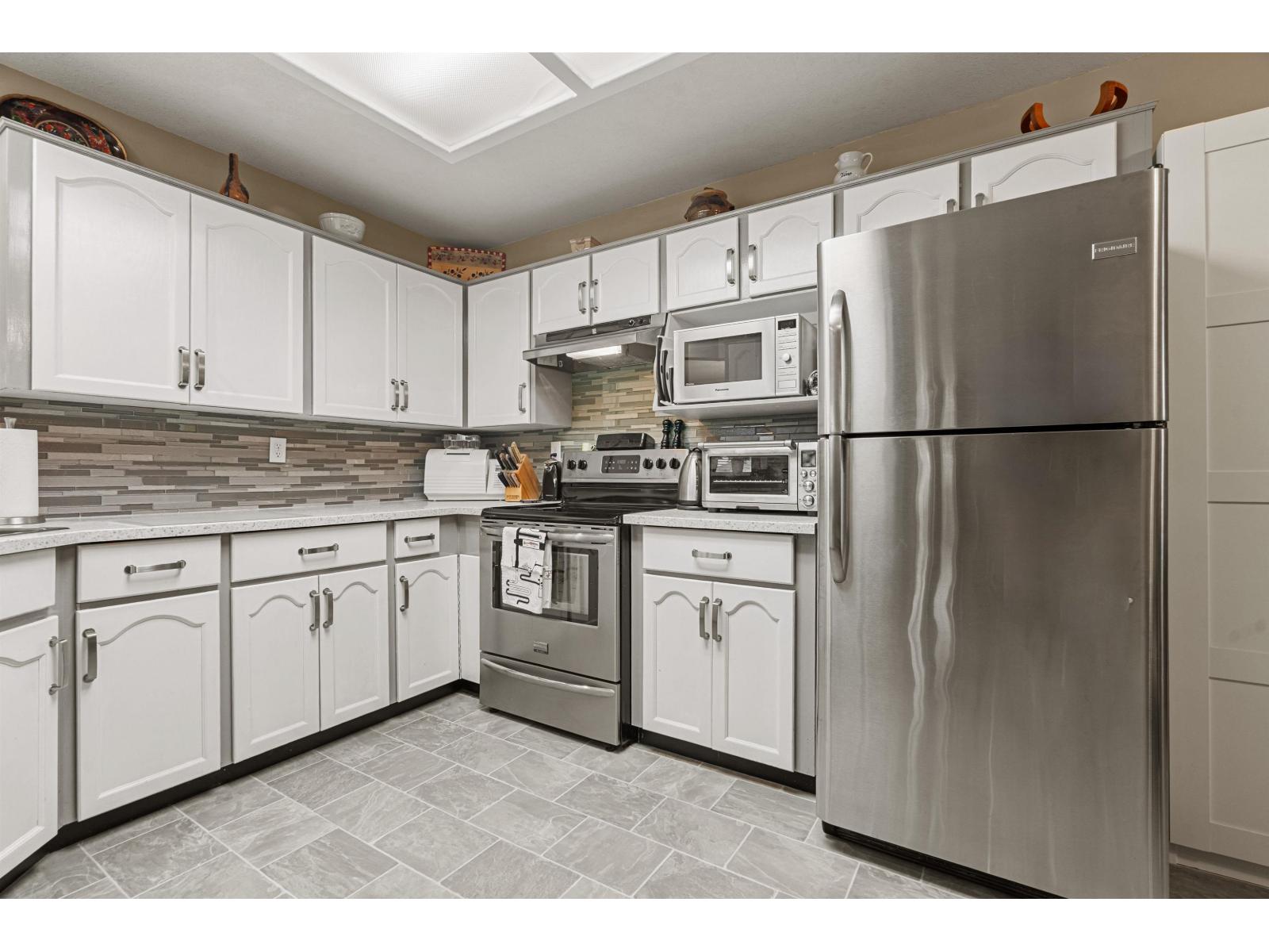 14 2475 Emerson Street Property Photo 5