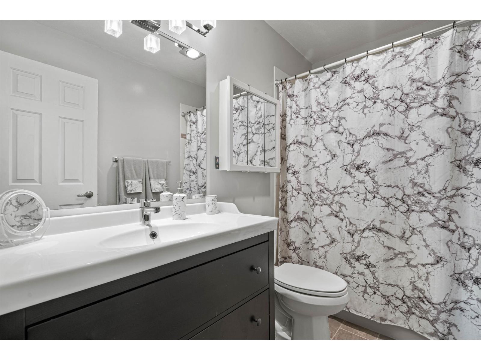 14 2475 Emerson Street Property Photo 9