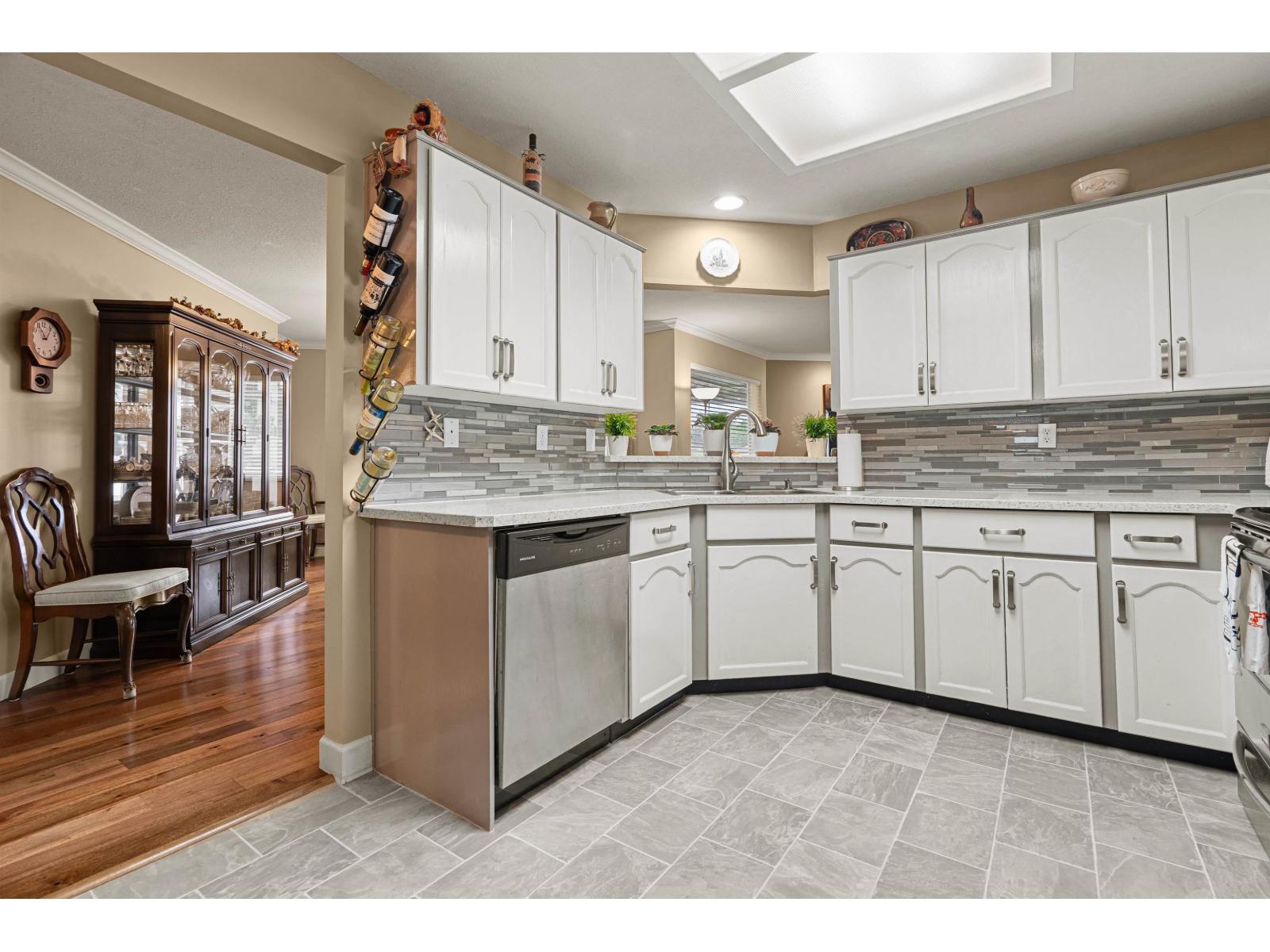 14 2475 Emerson Street Property Photo 27