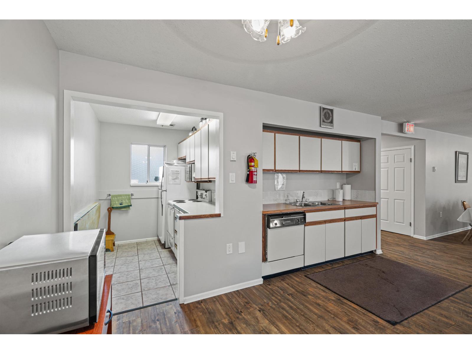 14 2475 Emerson Street Property Photo 33