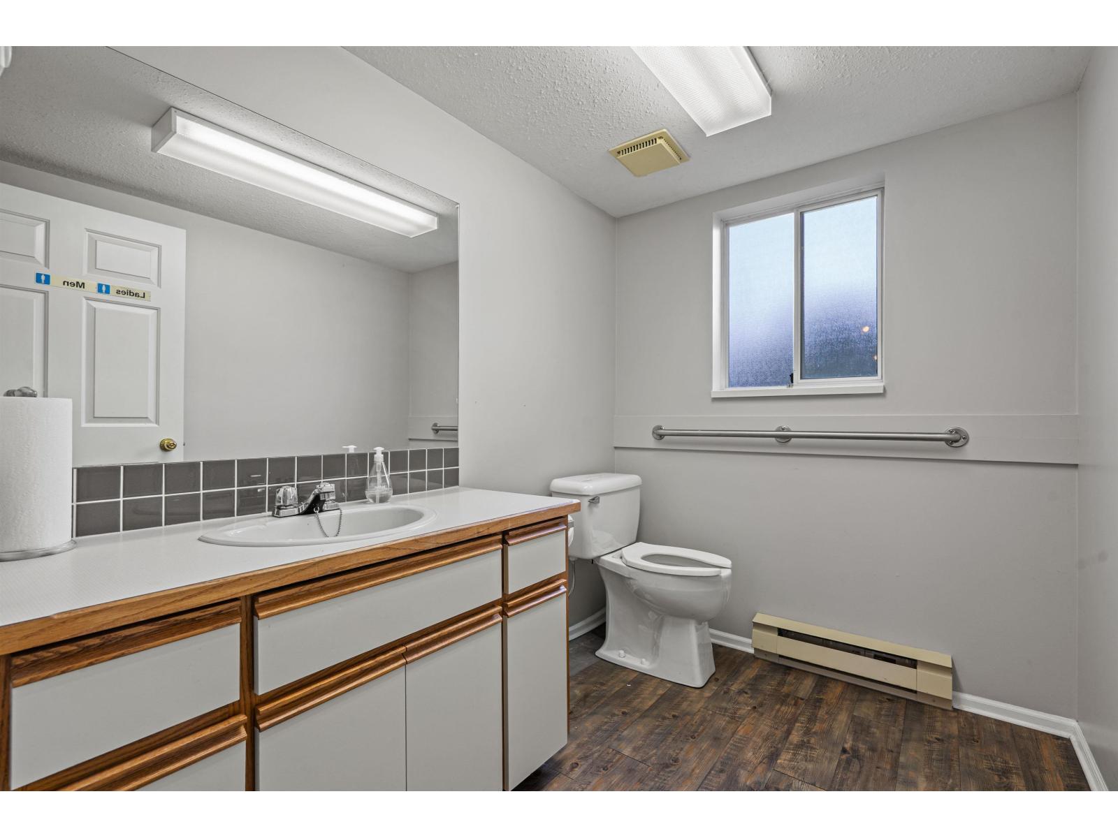 14 2475 Emerson Street Property Photo 34