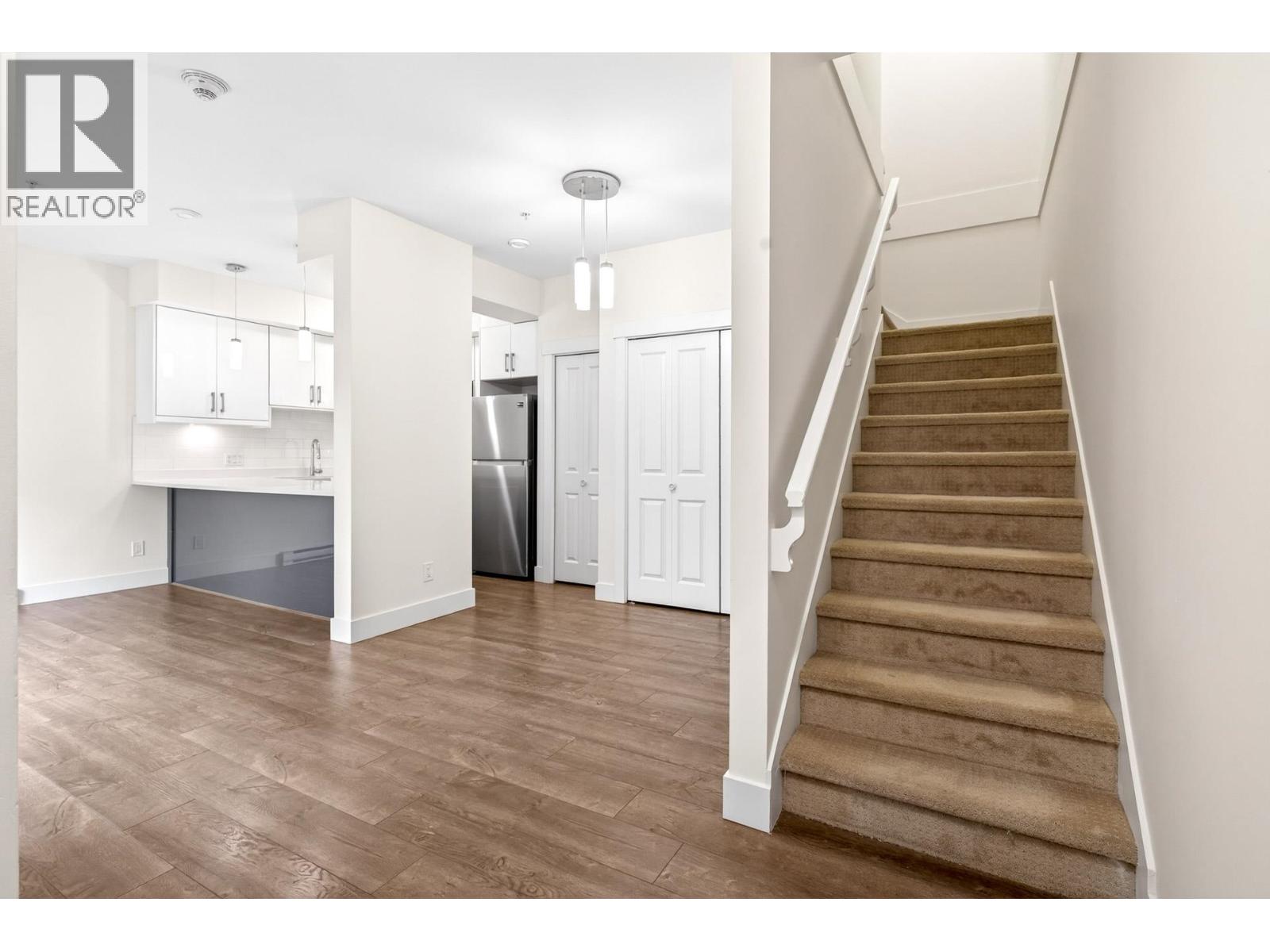 12 4033 Dominion Street Property Photo 4