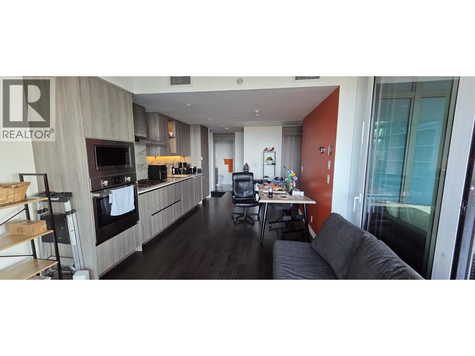 3004 4890 Lougheed Highway Property Photo 12