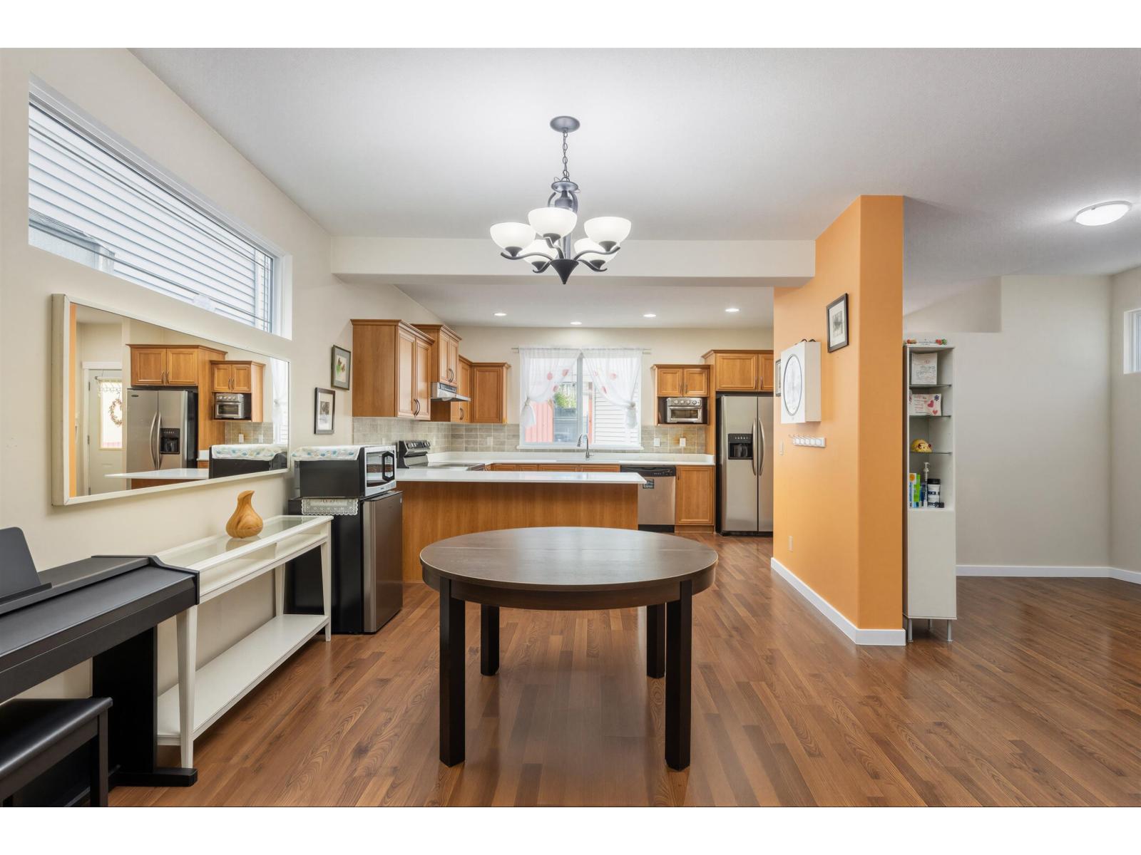 15186 61a Avenue Property Photo 6