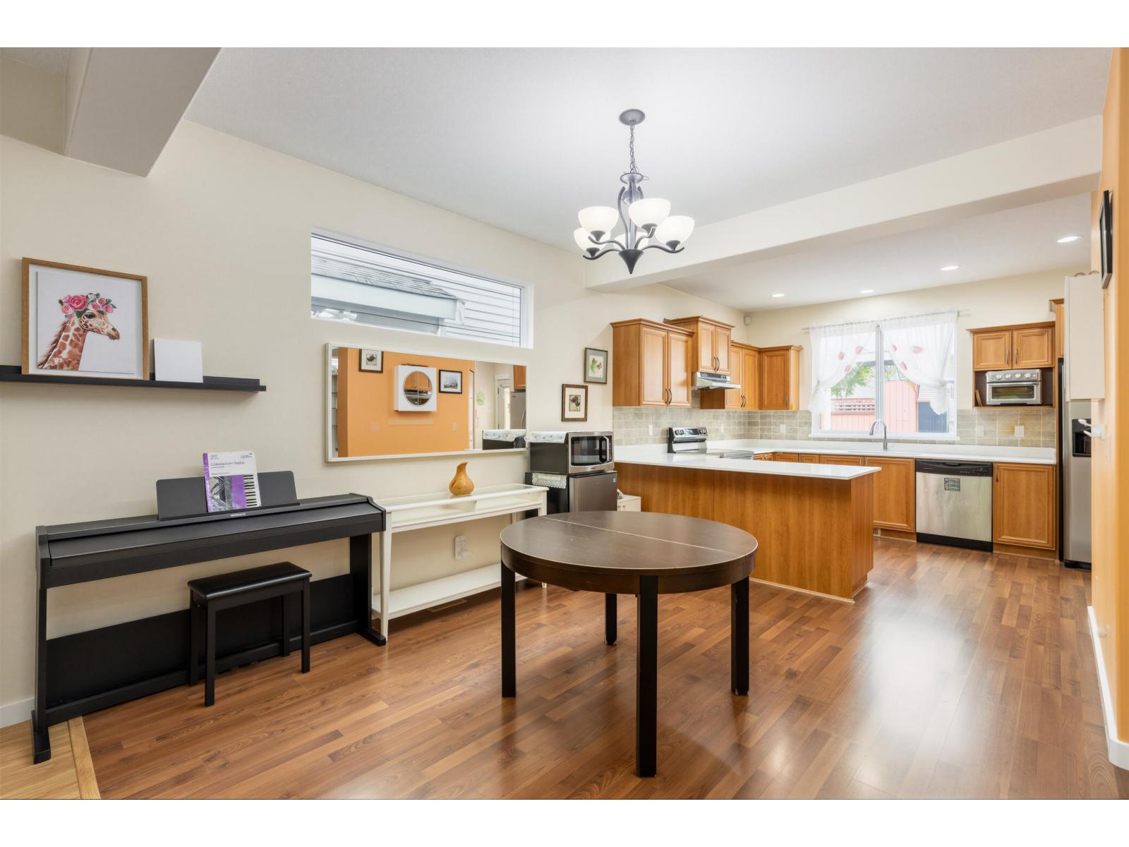 15186 61a Avenue Property Photo 7