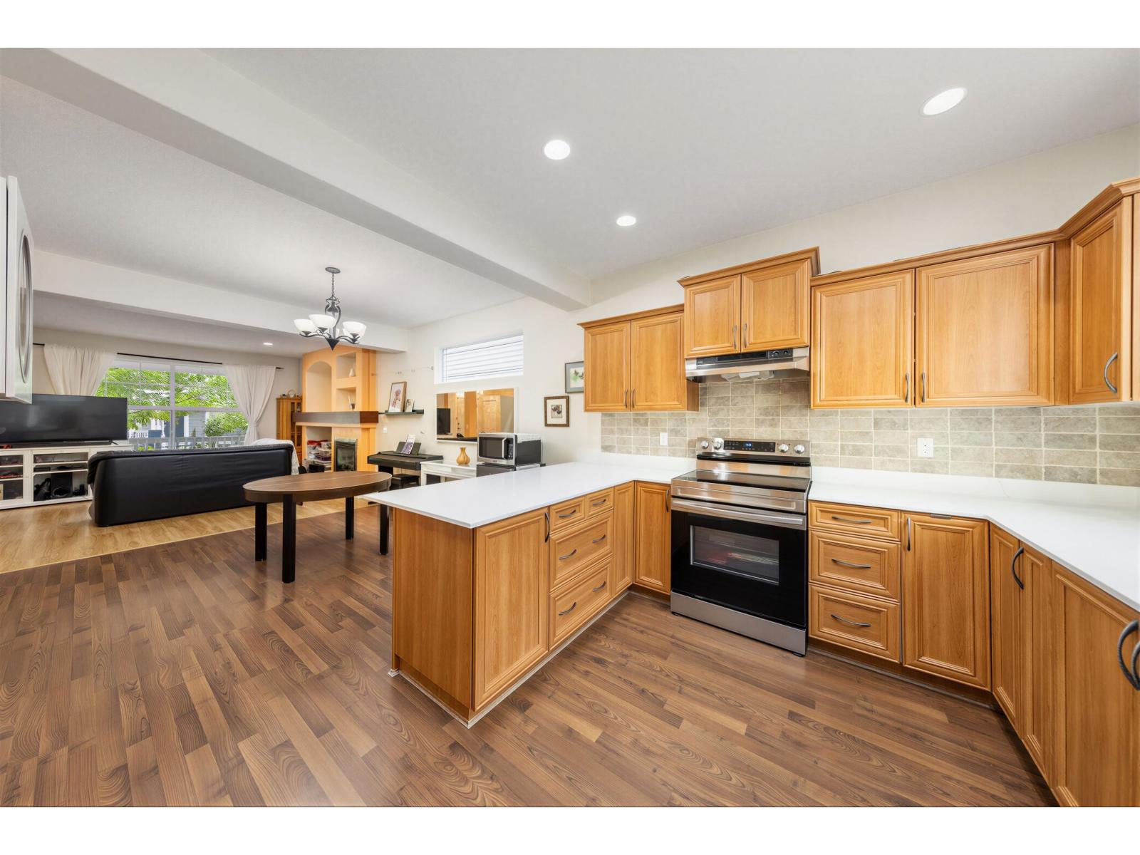 15186 61a Avenue Property Photo 11