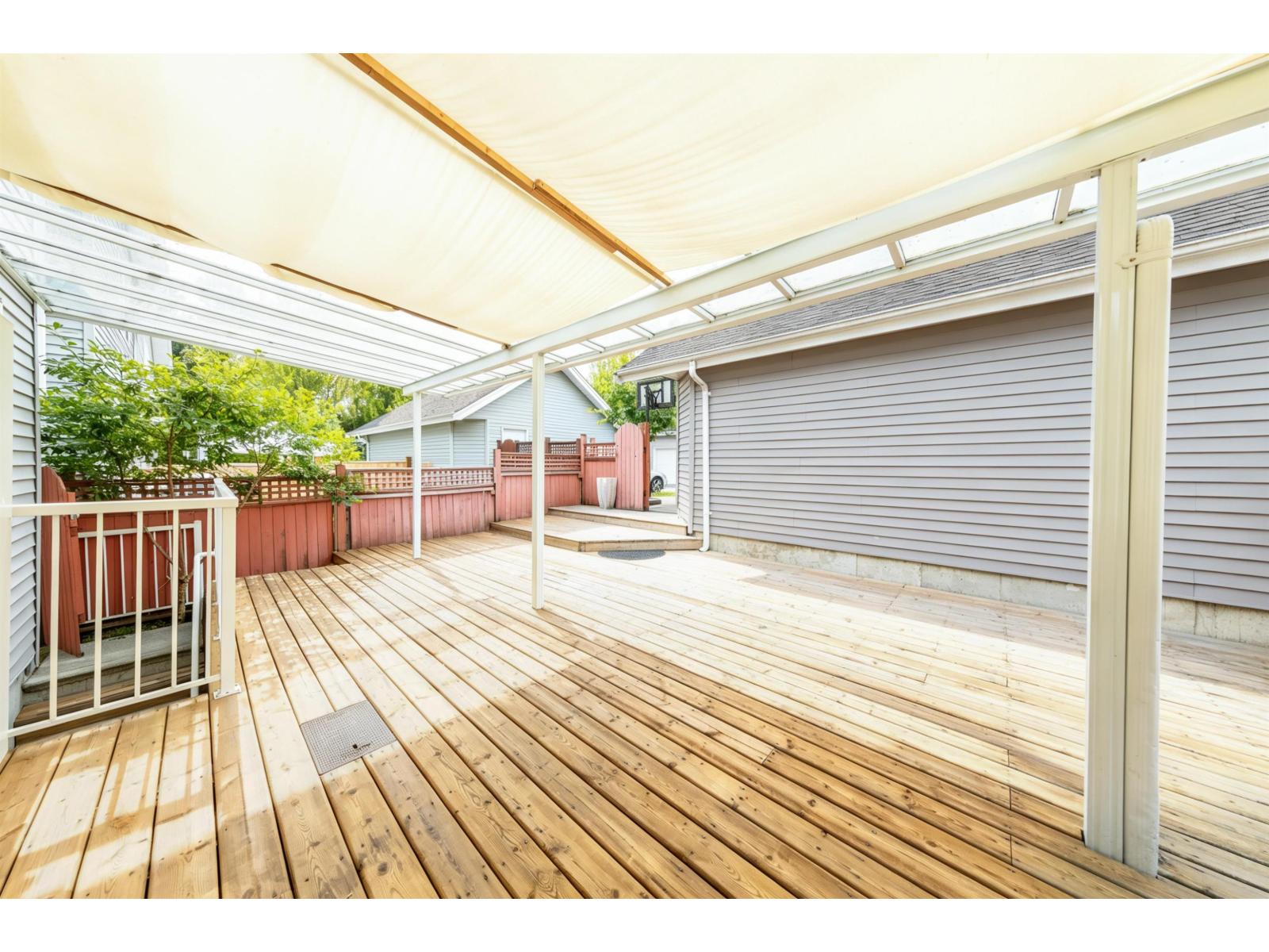 15186 61a Avenue Property Photo 16