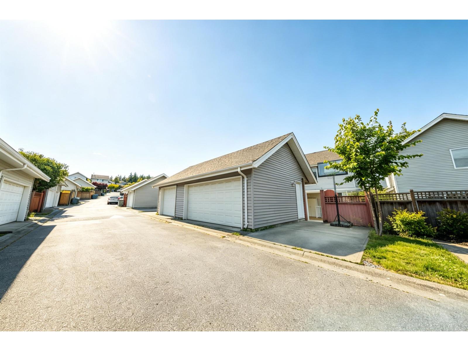 15186 61a Avenue Property Photo 18