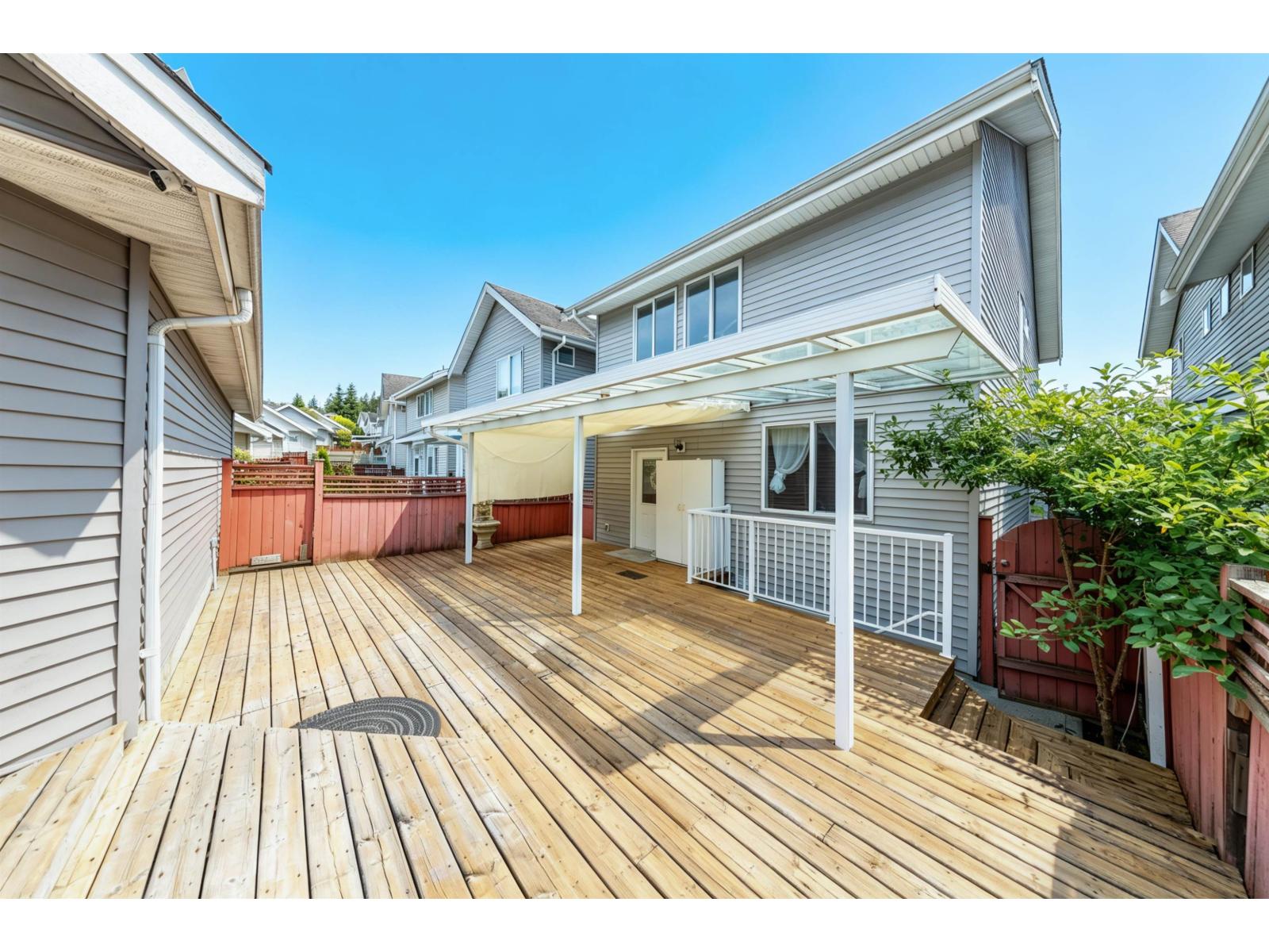 15186 61a Avenue Property Photo 19