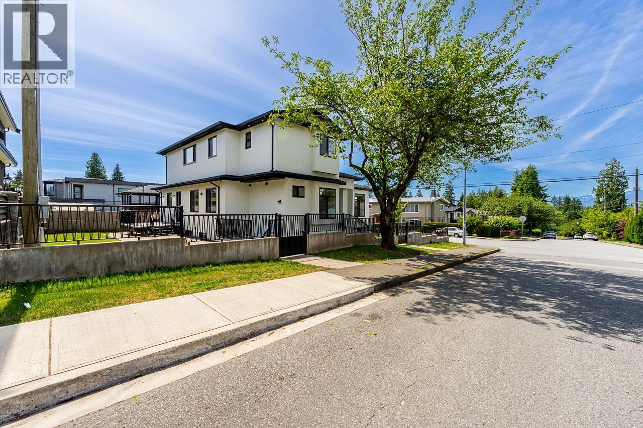 7419 1st Street Property Photo 4