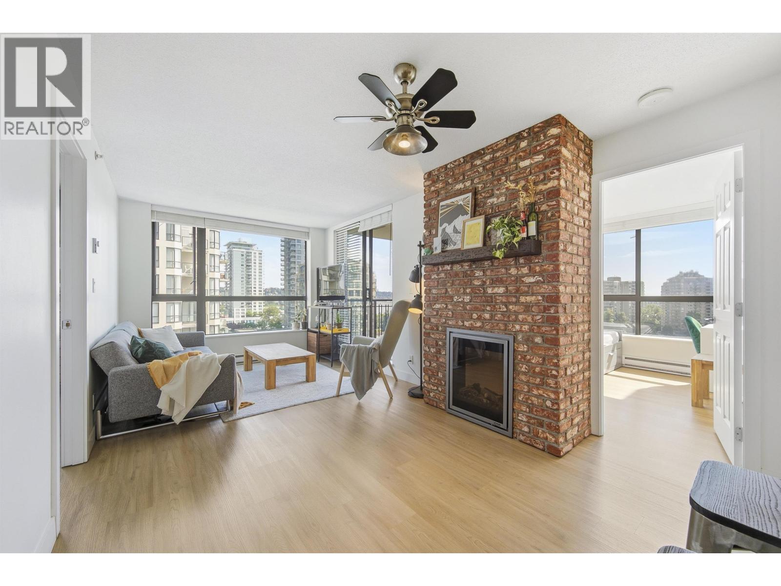 1007 833 AGNES STREET Property Photo 1