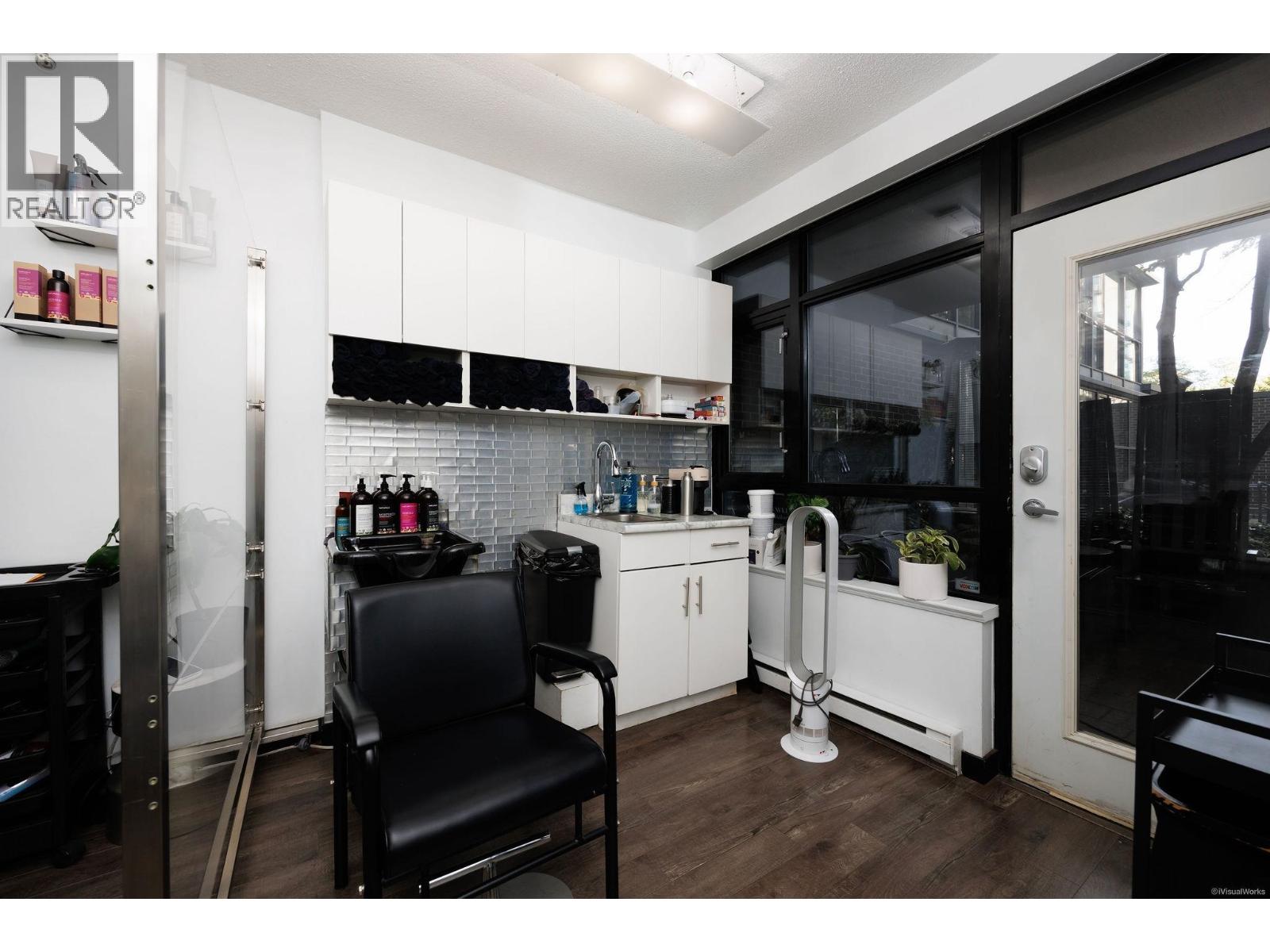 1082 Hornby Street Property Photo 4