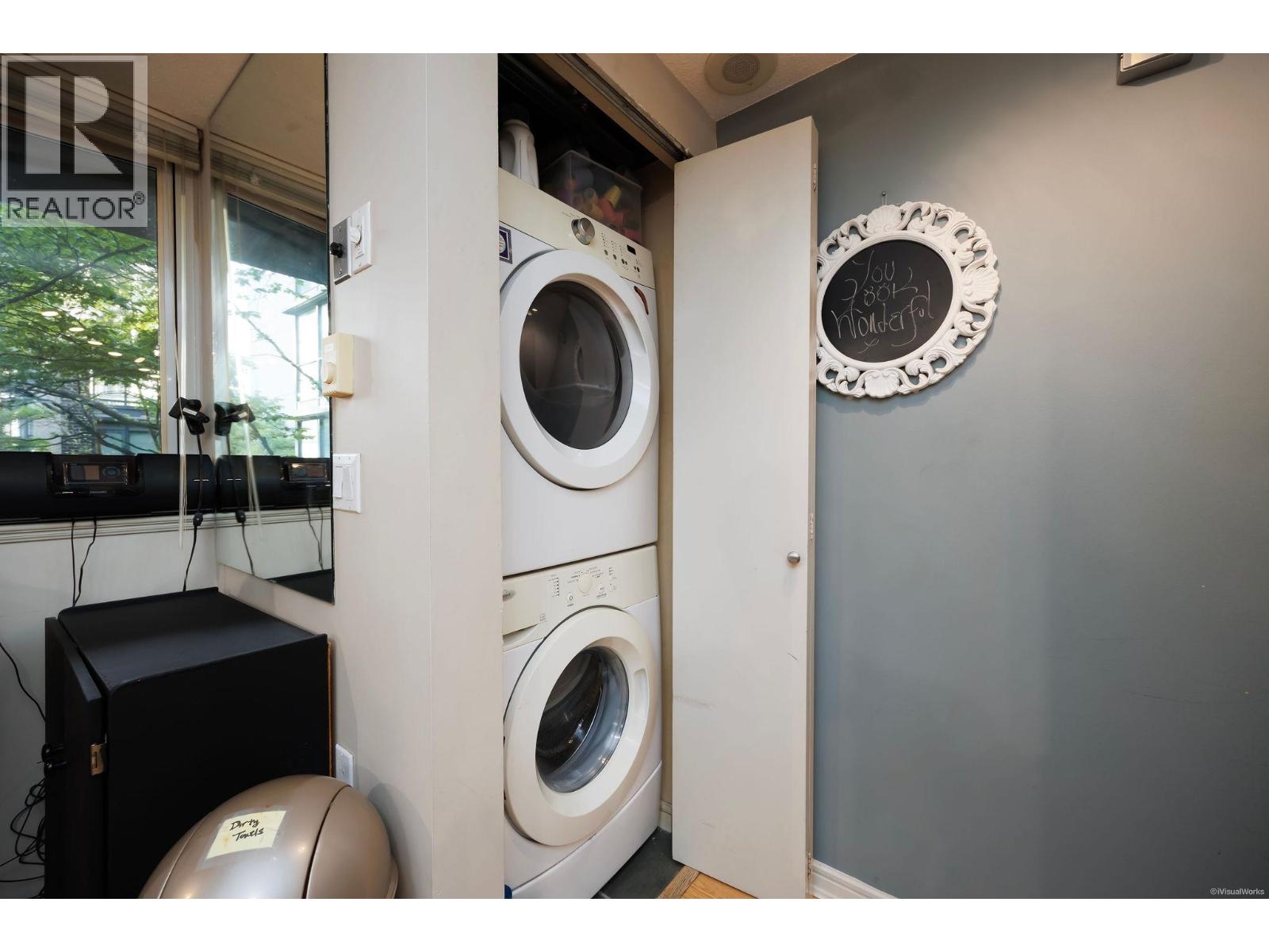 1082 Hornby Street Property Photo 11