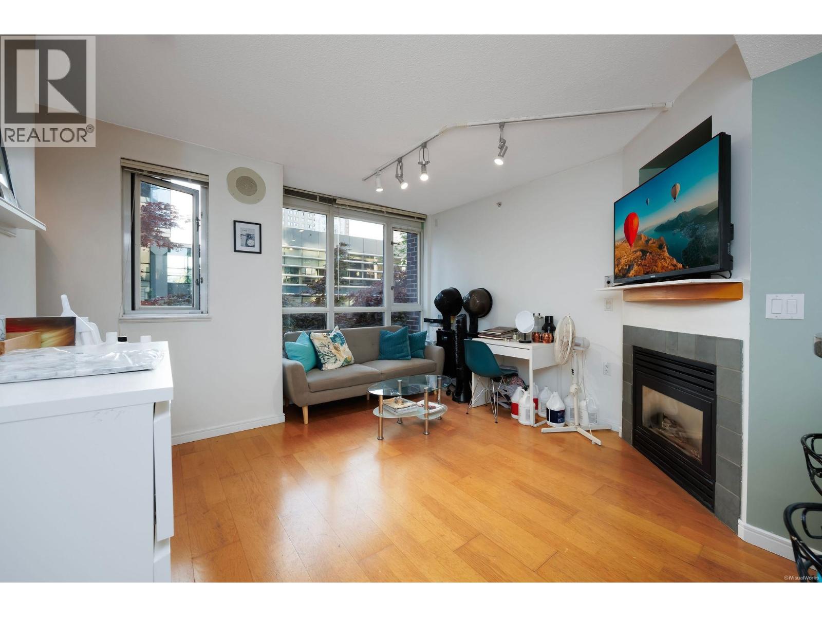 1082 Hornby Street Property Photo 13